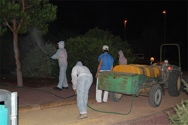 El Ayuntamiento fumiga los espacios verdes con productos totalmente ecológicos que no dañan la polinización de abejas - 2, Foto 2