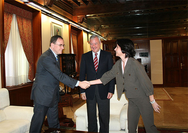 Inmaculada García firma la incorporación de Telefónica al Parque Científico de Murcia - 1, Foto 1