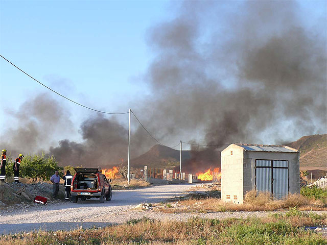 Un incendio en una fábrica de palés ha sembrado la confusión en Jumilla - 3, Foto 3