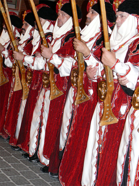 Los Moros y Cristianos llenaron de color y música festera las calles de Jumilla - 5, Foto 5