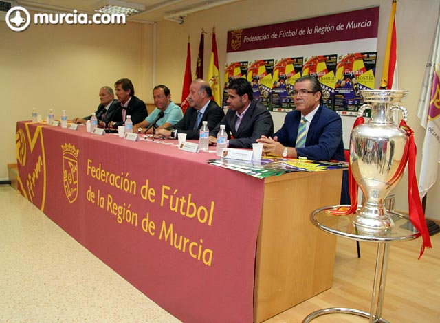 La Eurocopa estará expuesta desde mañana en la Federación de Fútbol de la Región de Murcia - 2, Foto 2