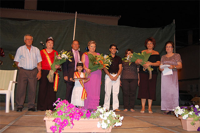 Los vecinos de Los Rosales inician sus fiestas con una misa y la coronación de su Reina - 1, Foto 1