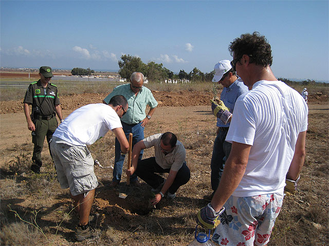 Desarrollo Sostenible apoya la iniciativa de la empresa SGS de compensar sus emisiones de dióxido de carbono plantando árboles - 1, Foto 1