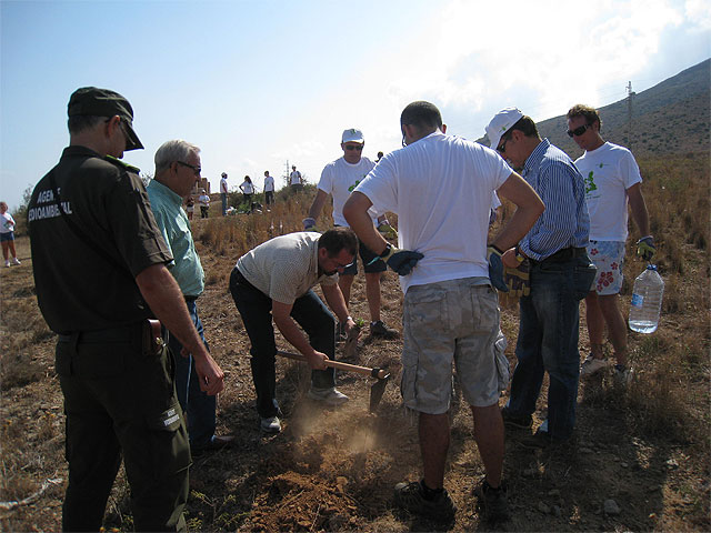 Desarrollo Sostenible apoya la iniciativa de la empresa SGS de compensar sus emisiones de dióxido de carbono plantando árboles - 2, Foto 2