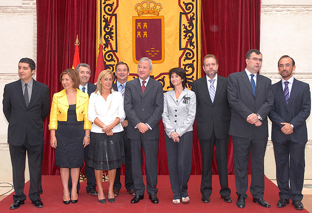 El PP asegura que “Valcárcel reacciona ante la crisis frente a un Zapatero noqueado” - 1, Foto 1