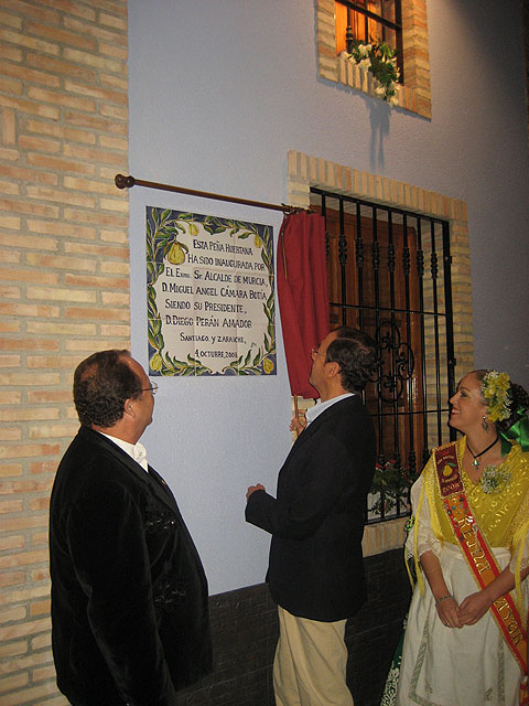 El Alcalde de Murcia ha acompañado a los miembros de la peña  El Membrillo en la inauguración de su nueva sede en Santiago y Zaraíche - 1, Foto 1