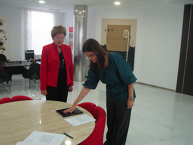 Una administrativo y una educadora social se incorporan hoy a Servicios Sociales - 1, Foto 1