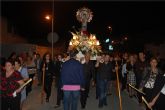 Una ofrenda floral y una procesión en el día grande de la Virgen del Pilar