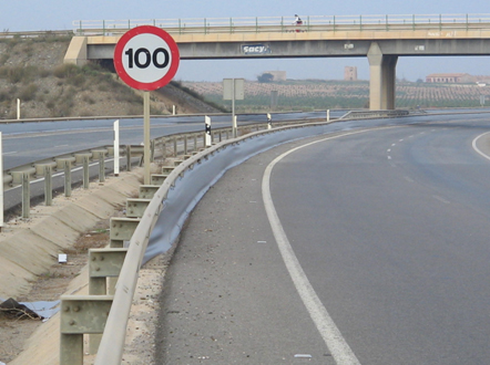 Destinan cerca de 750.000 euros a la instalación de barreras de seguridad en las carreteras regionales - 1, Foto 1