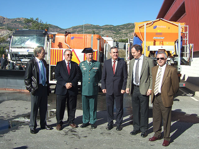 El delegado del Gobierno presenta los medios con que cuenta el Plan Operativo de Coordinación ante posibles nevadas o placas de hielo en la Red de Carreteras del Estado en Murcia - 1, Foto 1