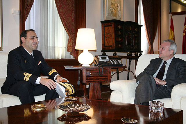 El presidente de la Comunidad, Ramón Luis Valcárcel, recibió hoy al contralmirante Fernando de Querol Pagán - 1, Foto 1