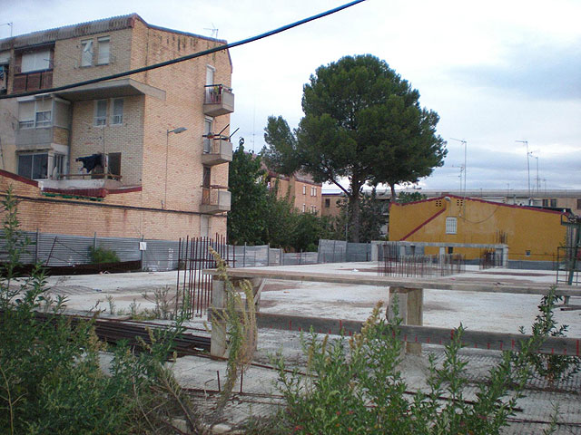 El grupo municipal de Izquierda Unida+Los Verdes denuncia la situación de un solar abandonado en el Barrio de Los Rosales de El Palmar - 2, Foto 2