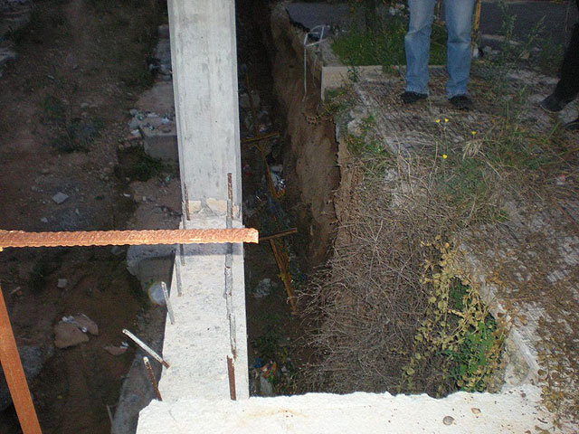 El grupo municipal de Izquierda Unida+Los Verdes denuncia la situación de un solar abandonado en el Barrio de Los Rosales de El Palmar - 3, Foto 3