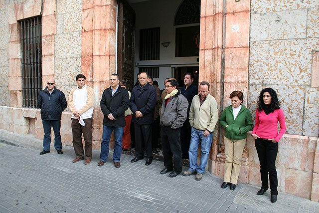 El Ayuntamiento guarda cinco minutos de silencio por el asesinato de Uría - 1, Foto 1