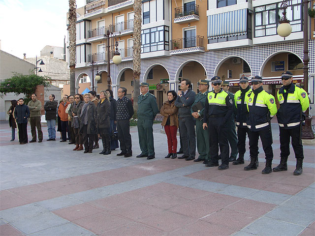 Santomera vuelve a mostrar en la Plaza del Ayuntamiento su repulsa a la barbarie perpetrada por ETA - 1, Foto 1