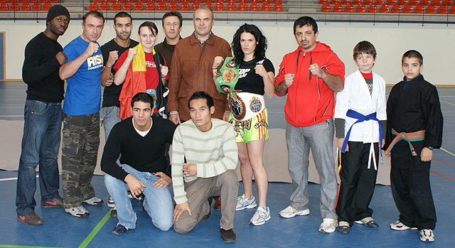 El concejal de Deportes presenta a los participantes del Campeonato Internacional entre las selecciones de Bélgica y España de Muay Thai - 1, Foto 1