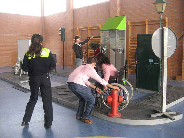 FAMDIF prosigue con su Campaña de Mentalización en los institutos murcianos - 1, Foto 1