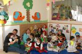 Los niños y niñas de la guardería municipal de Puerto Lumbreras celebran su particular fiesta de Navidad