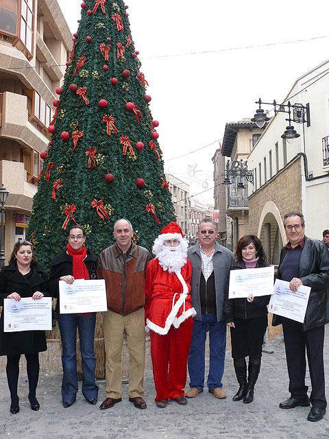 Decenas de niños se han acercado al Teatro a recibir regalos de la mano de Papa Noel - 2, Foto 2