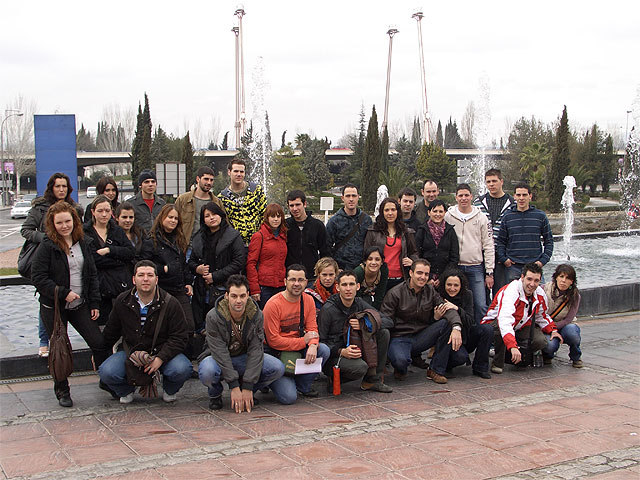 Cerca de 150 personas han reservado ‘plaza’ en el viaje a Granada nada más abrirse el periodo de inscripciones ofertado por la concejalía de Juventud - 2, Foto 2