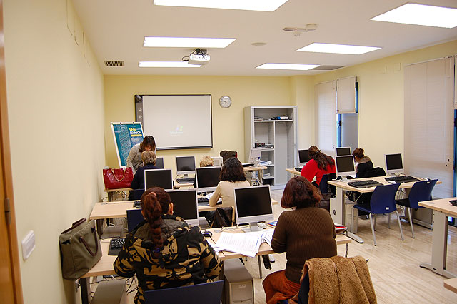 Radio Ecca Fundación fomenta el empleo y el autoempleo entre la población femenina - 2, Foto 2