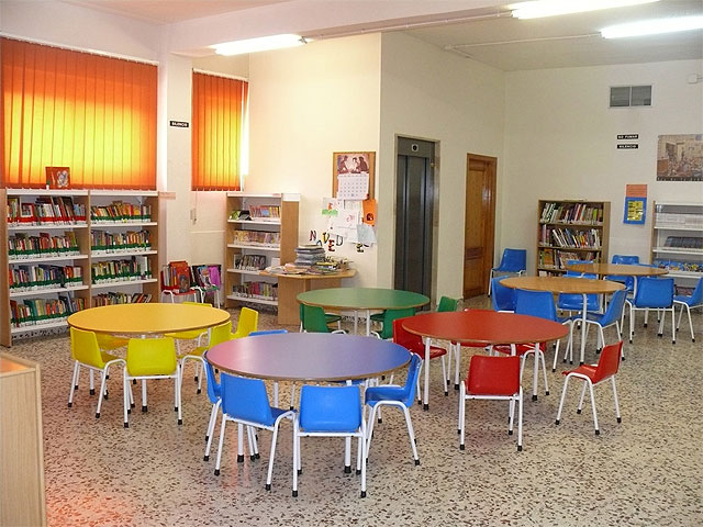 Atendiendo a las demandas de los estudiantes se amplía el horario de la biblioteca para la época de exámenes - 1, Foto 1