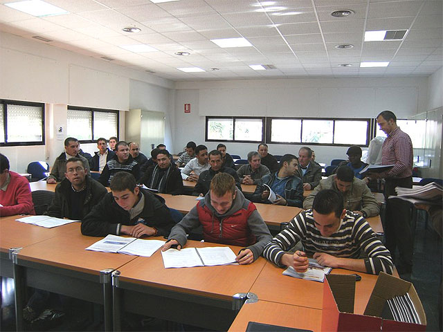 Agricultura organiza un curso para facilitar a los pescadores la obtención de la tarjeta profesional - 1, Foto 1