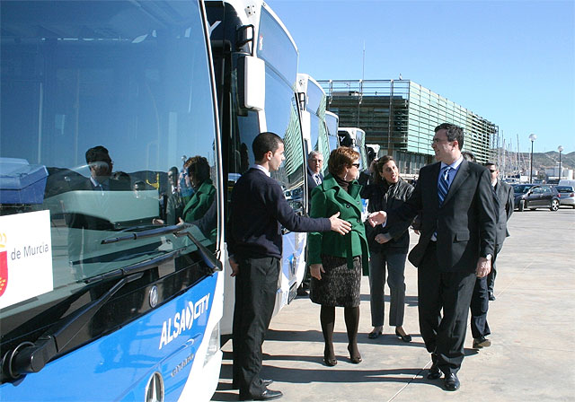 Obras Públicas adapta nuevos autobuses de la flota regional para discapacitados físicos - 2, Foto 2