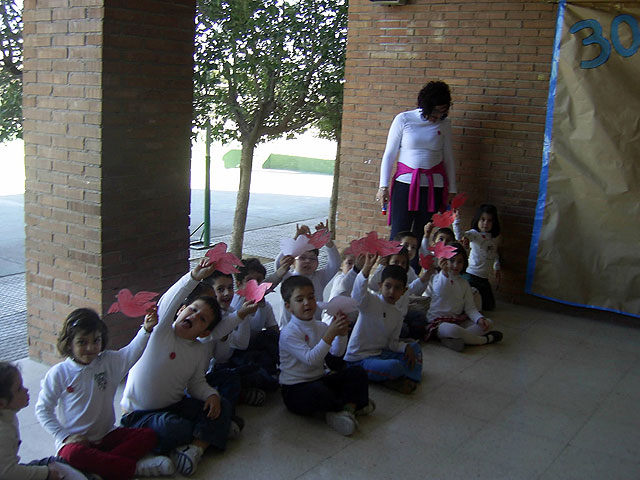 Los escolares del “Dolores Escámez” de Lorquí lo pasan en grande el “Día de la Paz” - 1, Foto 1