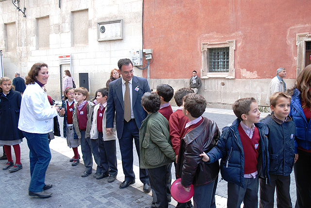 Bascuñana participa en una cadena humana contra la pobreza infantil - 1, Foto 1