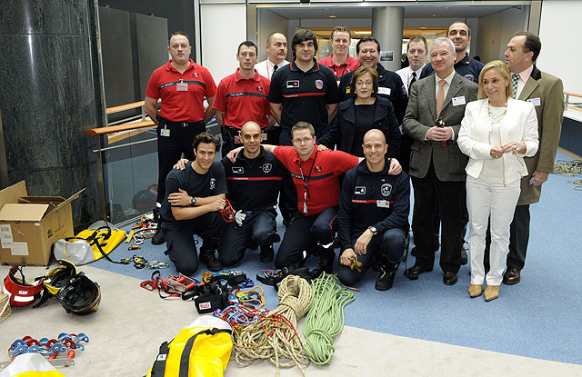 Los bomberos de la Región exhiben su pericia en la sede del Parlamento Europeo, en Bruselas, con motivo del Día Europeo de las Emergencias - 1, Foto 1