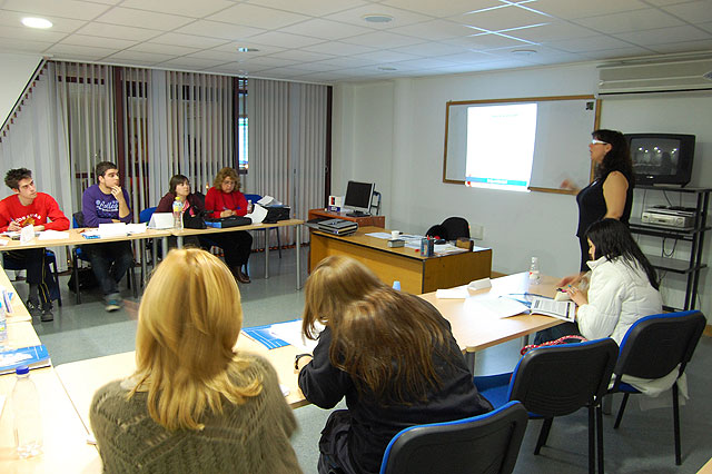 El curso de auxiliar de enfermería para rehabilitación de Radio Ecca Fundación, en marcha - 2, Foto 2