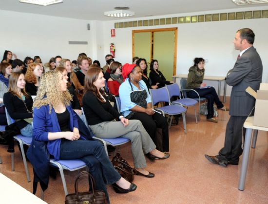 La Universidad de Murcia ofreció una recepción a doscientos estudiantes extranjeros - 1, Foto 1