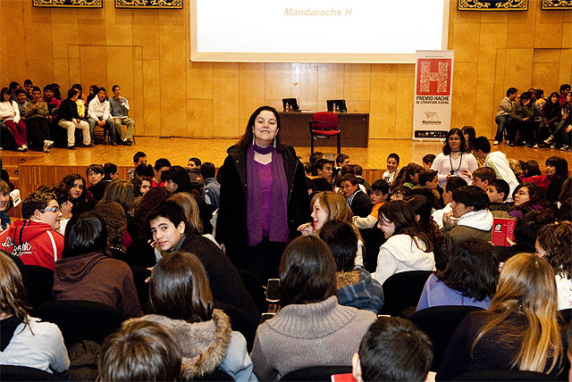 Un libro sobre el acoso escolar y las relaciones personales cierra el ciclo de encuentros del Premio Mandarache - 2, Foto 2