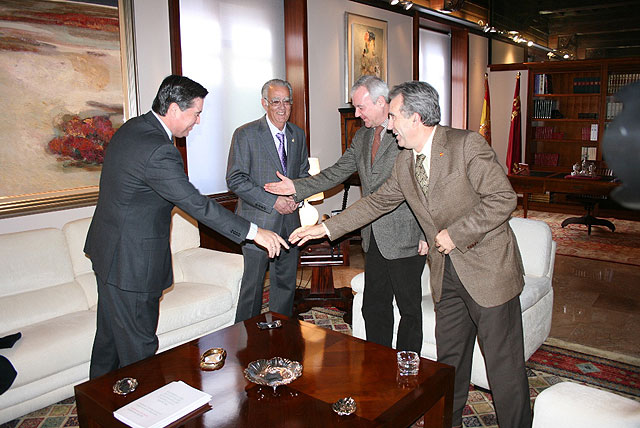 Valcárcel y los regantes fijan una “estrategia conjunta” en defensa del trasvase Tajo-Segura - 2, Foto 2