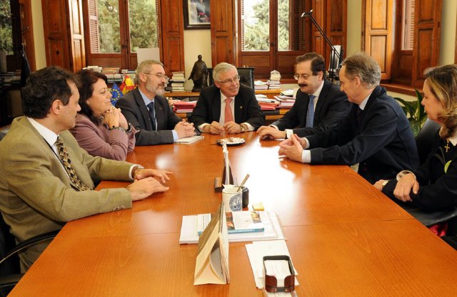 La Universidad de Murcia dio una bienvenida institucional a los representantes de la Iniciativa del Hospital Amigo de los Niños - 1, Foto 1