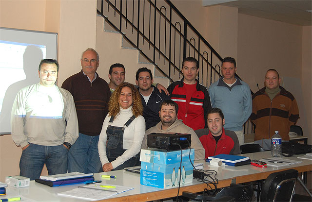 Doce desempleados de Lorquí se forman en la instalación de sistemas eólicos y fotovoltaicos - 1, Foto 1