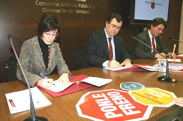 Los autobuses de la Región circularán con las luces encendidas durante el día para mejorar la seguridad de peatones, usuarios y conductores - 1, Foto 1