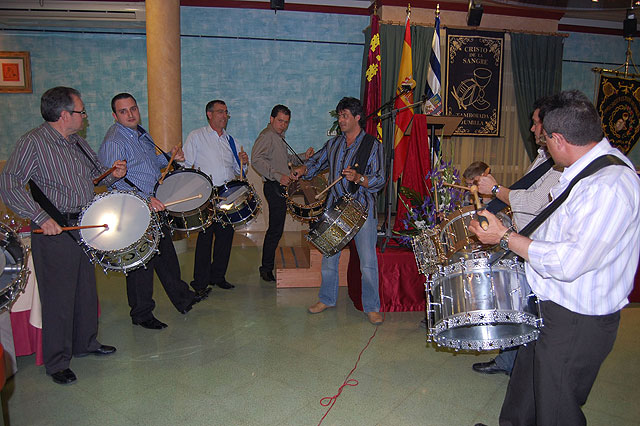 Más de un centenar de hermanos de la Cofradía asistieron al nombramiento de Tamborilero de Honor 2009 - 2, Foto 2