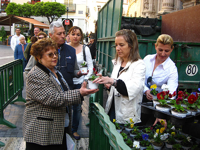 La Concejalía de Medio Ambiente y Calidad Urbana regala 4.000 plantas para celebrar la llegada de la primavera - 1, Foto 1