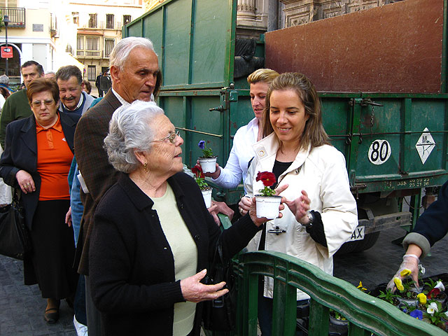 La Concejalía de Medio Ambiente y Calidad Urbana regala 4.000 plantas para celebrar la llegada de la primavera - 2, Foto 2