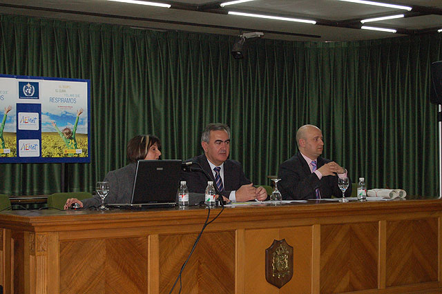 El delegado del Gobierno preside la jornada de celebración del Día Meteorológico Mundial que este año se celebra bajo el lema “El tiempo, el clima y el aire que respiramos” - 1, Foto 1