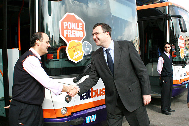 Más de 500 autobuses de la Región circularán con luces diurnas para mejorar la seguridad de peatones, pasajeros y conductores - 1, Foto 1