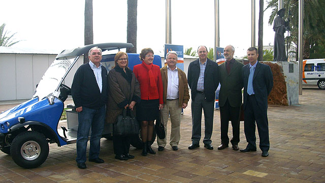 Presentación de un vehículo eléctrico para el servicio de las playas de Santiago de la Ribera - 1, Foto 1