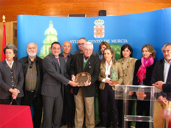 Unas placas de bronce harán que los murcianos recuerden todos los días del año a la Virgen de la Fuensanta - 1, Foto 1