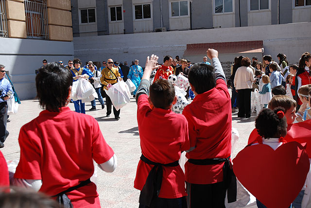 Más de un centenar de niños de centros dependientes de Política Social participan en el desfile del II Encuentro de Sardinillas - 1, Foto 1