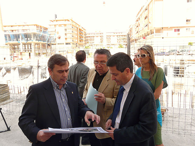 El Alcalde de Molina de Segura y el Director General de Bellas Artes y Bienes Culturales visitan las obras del Centro de Interpretación Enclave de la Muralla - 2, Foto 2