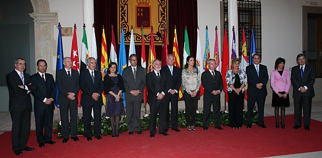 Valcárcel apoya la apuesta de los parlamentos autonómicos a favor de “una Europa más fuerte, democrática y abierta a los ciudadanos” - 1, Foto 1