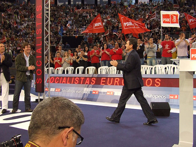 Un millar de militantes y simpatizantes socialistas de la Región asistieron ayer al mitin del Partido Socialista en Madrid - 1, Foto 1