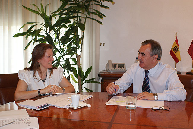 El delegado del Gobierno y la presidenta de UPTA analizan el acuerdo que regula nuevas condiciones de los trabajadores autónomos - 1, Foto 1